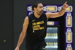 LOL沙特杯赛程-文森特晒训练照 并引用孙子名言：在混乱中也有机会