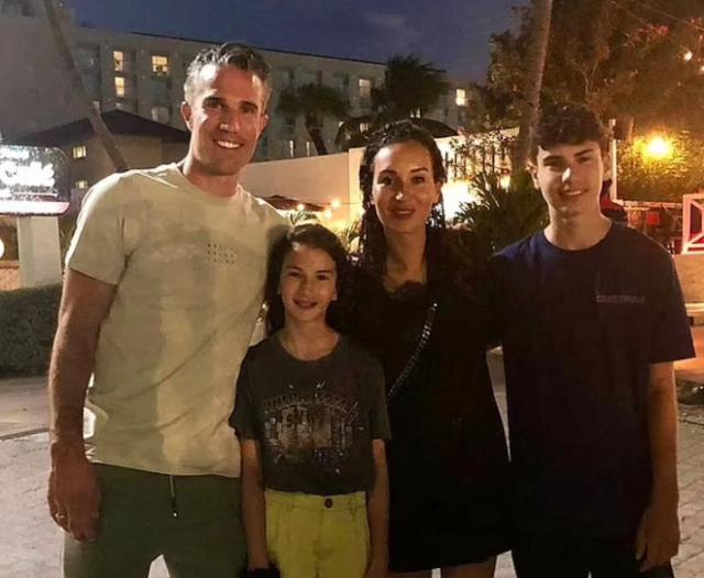 沙特杯2025-范佩西谈拒绝滕哈赫：回曼联怎比老婆孩子热炕头？